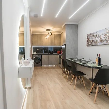 Adriana Luxury * كاستوريا