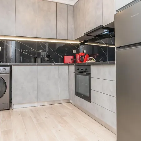 Adriana Luxury * كاستوريا